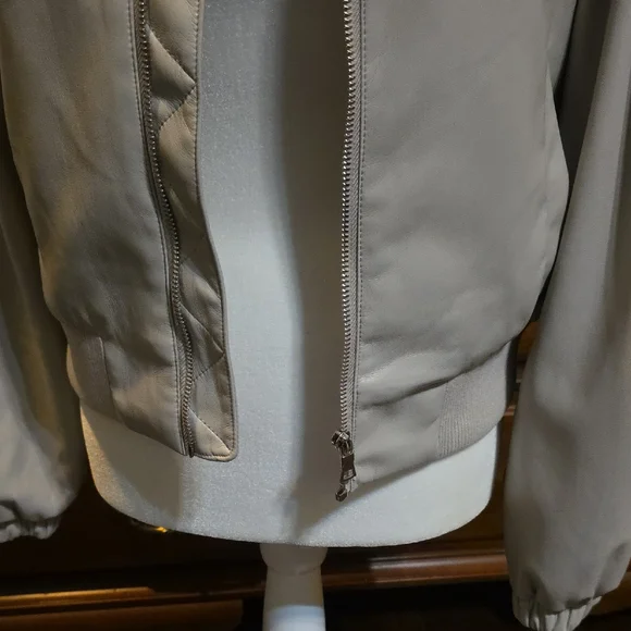 House of Harlow 1960 Light Gray Bomber Jacket - Picture 3 of 5